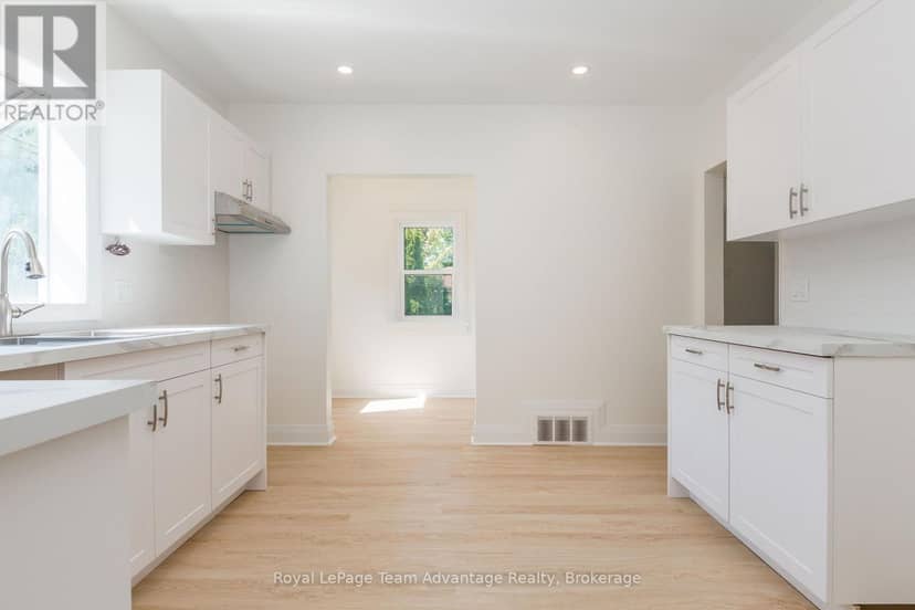 9 Houden Street — photo 3 of 38