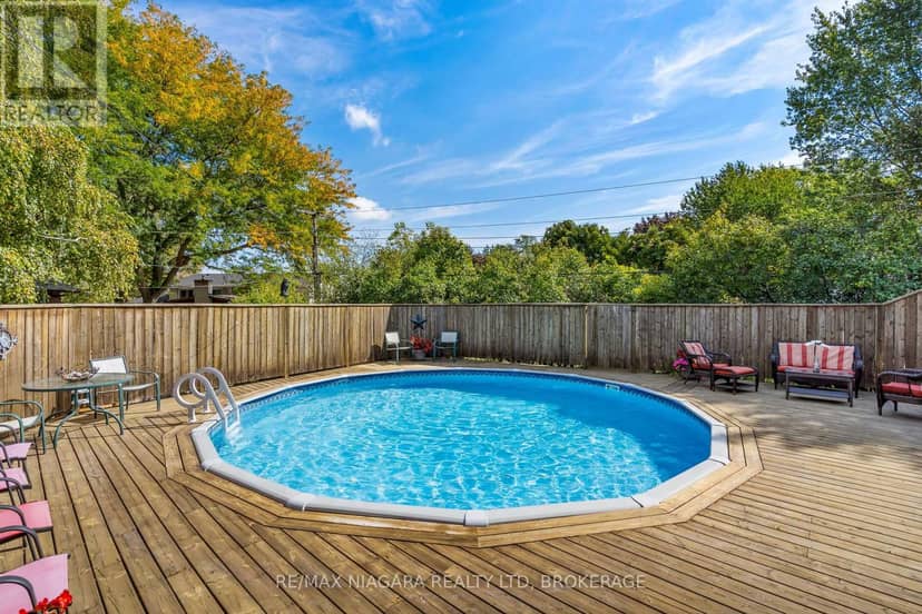 28 Thorncrest Road — photo 3 of 37