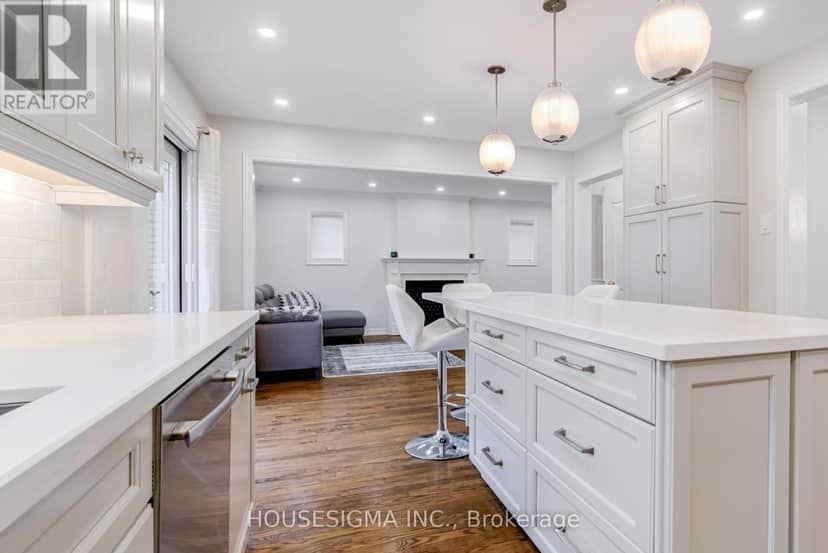 1475 Ravensmoor Crescent — photo 10 of 32