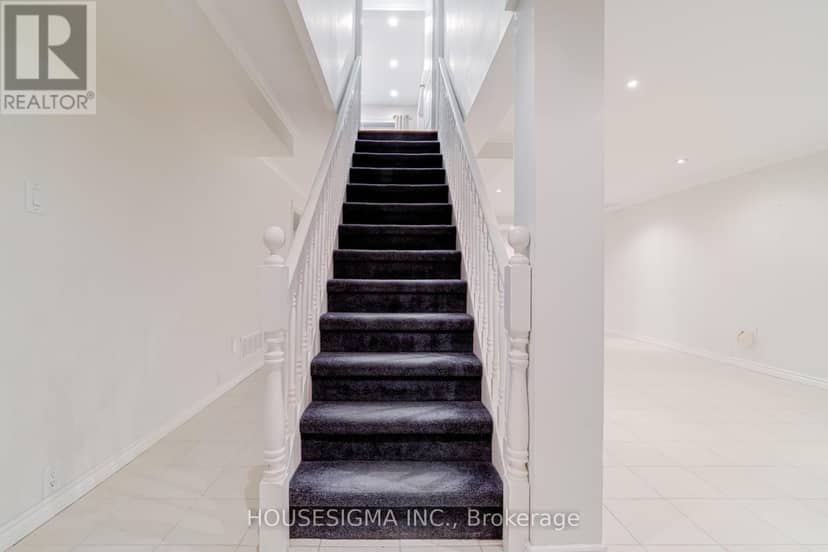 1475 Ravensmoor Crescent — photo 25 of 32