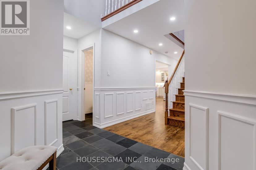 1475 Ravensmoor Crescent — photo 4 of 32