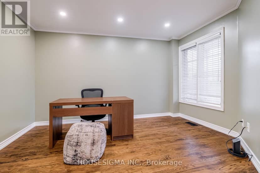 1475 Ravensmoor Crescent — photo 5 of 32