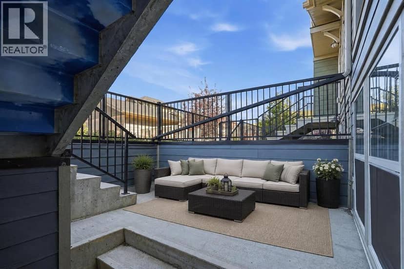 124 Cranbrook Square SE, Calgary, photo 3