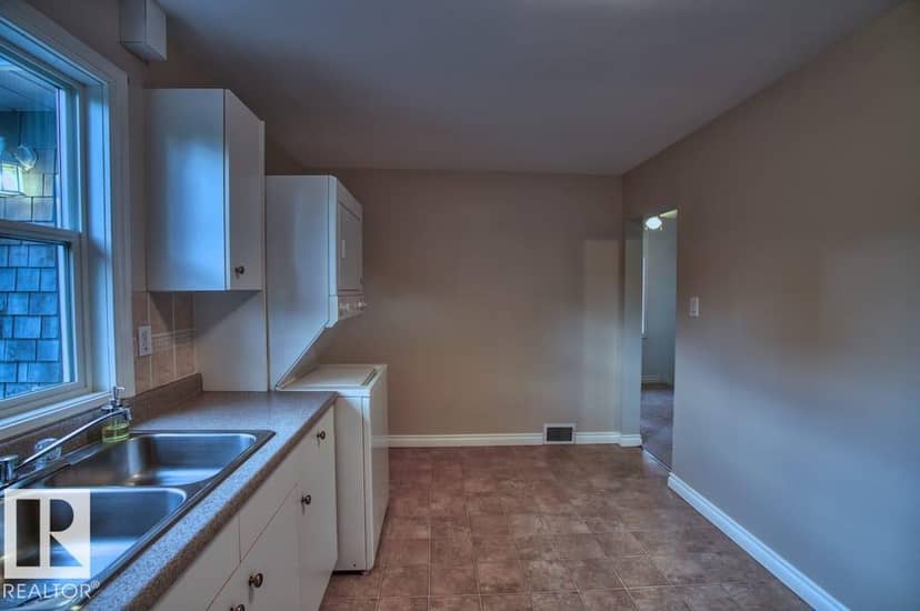 10026 87 AV NW — photo 21 of 40