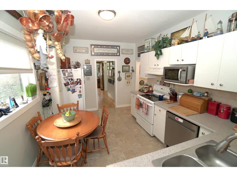 10026 87 AV NW — photo 10 of 40