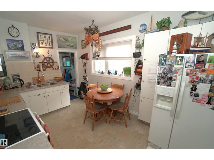 10026 87 AV NW — photo 11 of 40