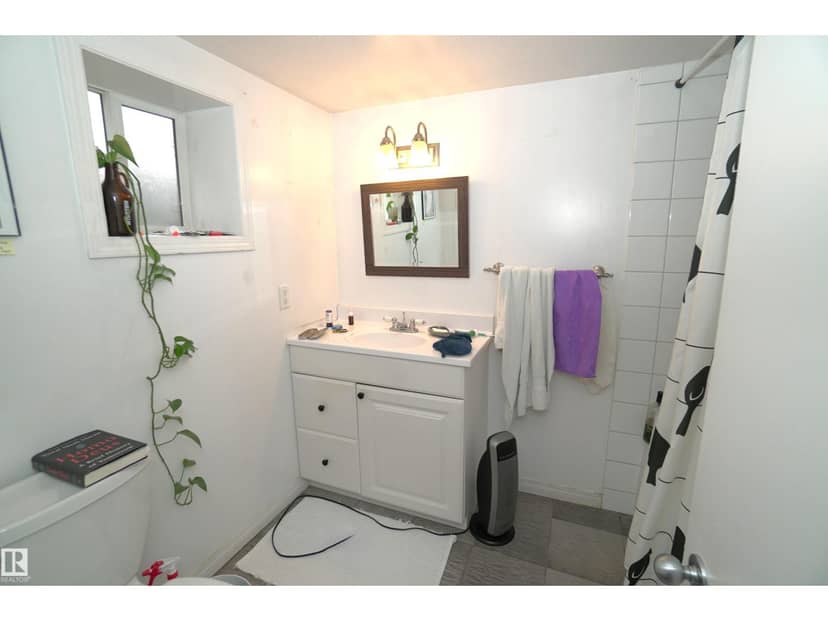 10026 87 AV NW — photo 36 of 40
