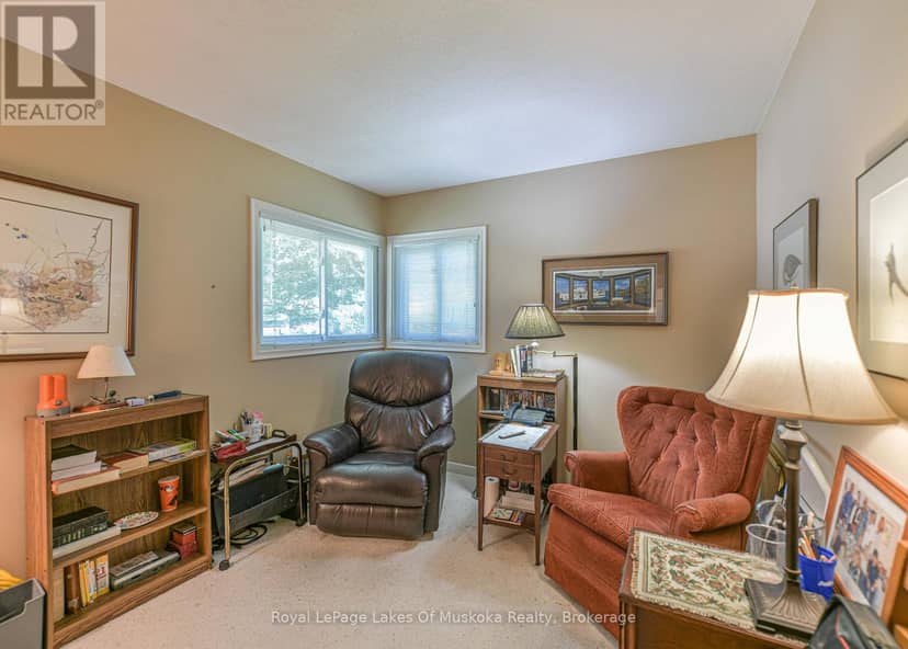 180 Lofty Pines Crescent — photo 18 of 40