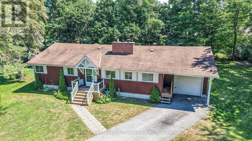 180 Lofty Pines Crescent — photo 2 of 40