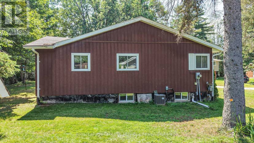 180 Lofty Pines Crescent — photo 8 of 40