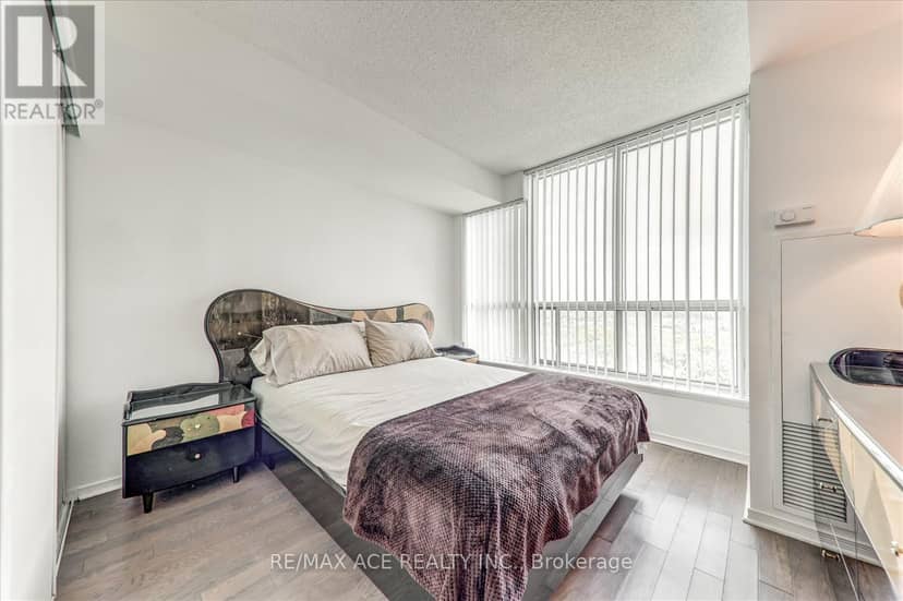 1803 - 2545 Erin Centre Boulevard — photo 20 of 34