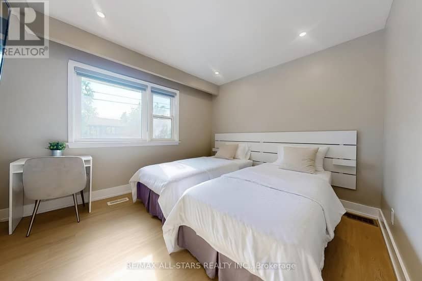 105 Betty Ann Drive — photo 18 of 34