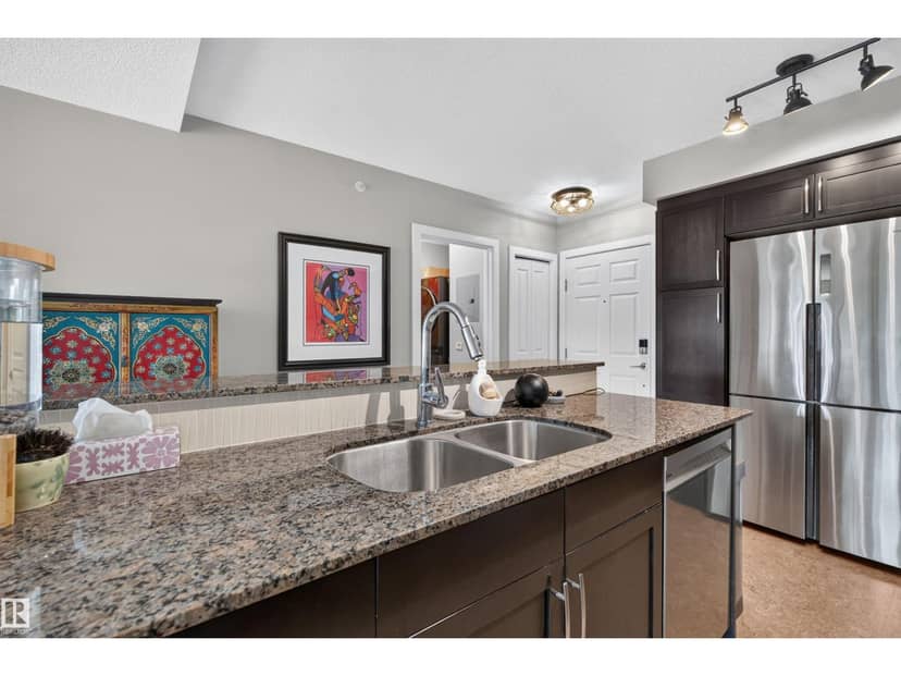 #301 9603 98 AV NW, Edmonton, photo 5