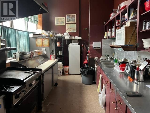 458 Queen ST — photo 9 of 9
