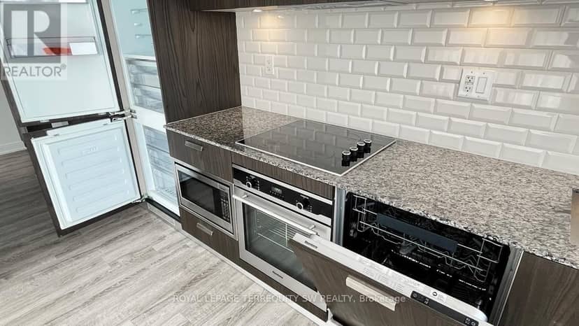 2712 - 50 Charles Street E — photo 11 of 31