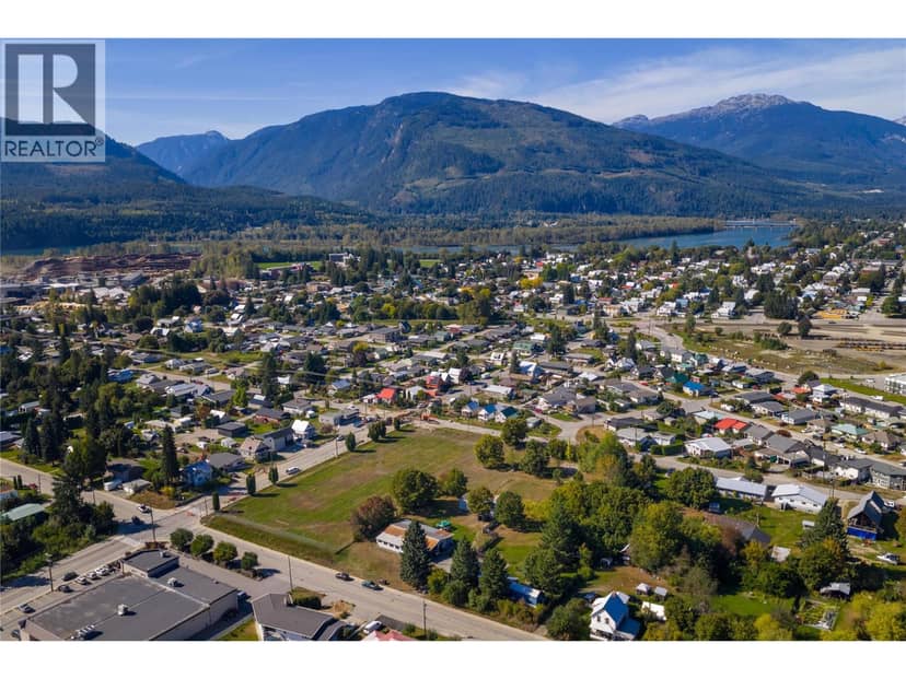 419 Edward Street, Revelstoke, photo 4