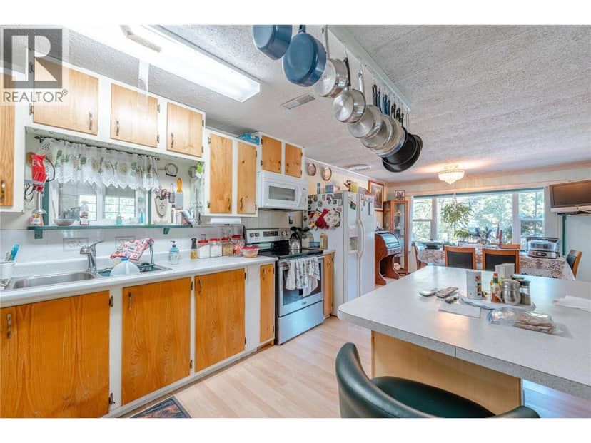 419 Edward Street, Revelstoke, photo 5