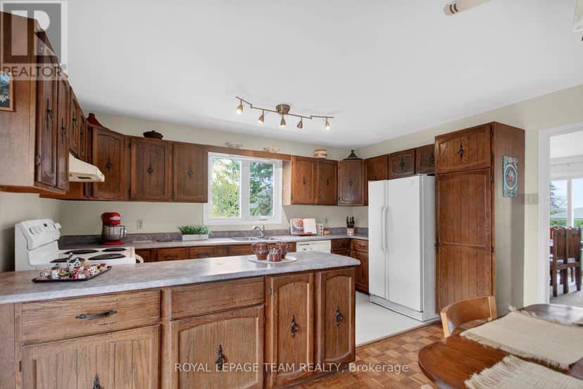 136 James Cummings Avenue — photo 17 of 40