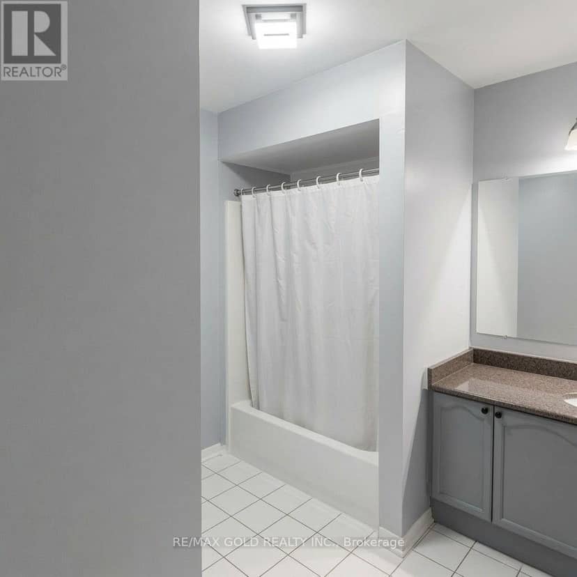 711 Ashprior Avenue, Mississauga, photo 4