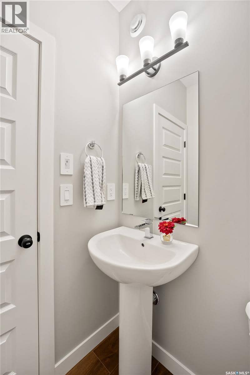 10 Vancouver CRESCENT — photo 19 of 37