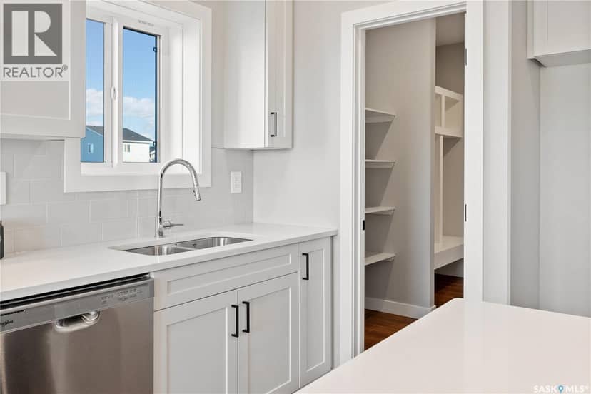 10 Vancouver CRESCENT — photo 13 of 37