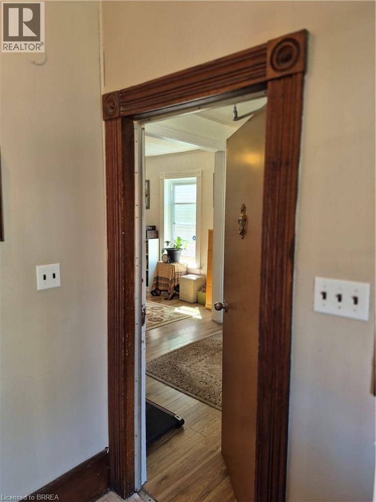 97 COLBORNE Street S — photo 10 of 40
