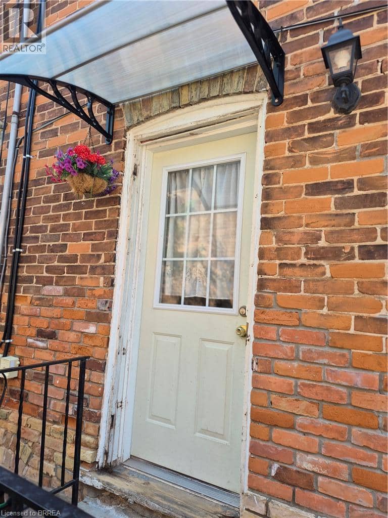 97 COLBORNE Street S — photo 5 of 40