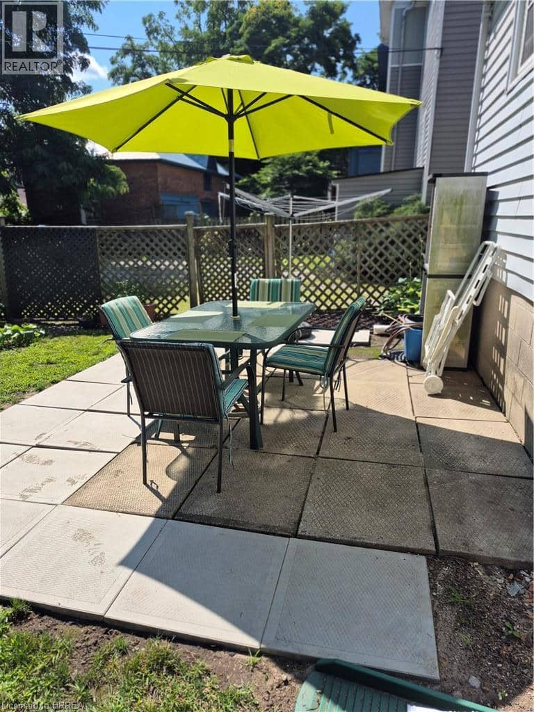 97 COLBORNE Street S — photo 3 of 40