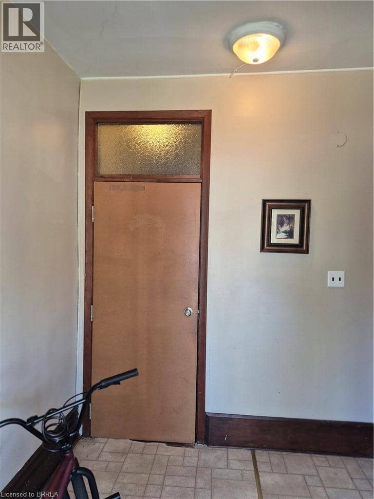 97 COLBORNE Street S — photo 9 of 40