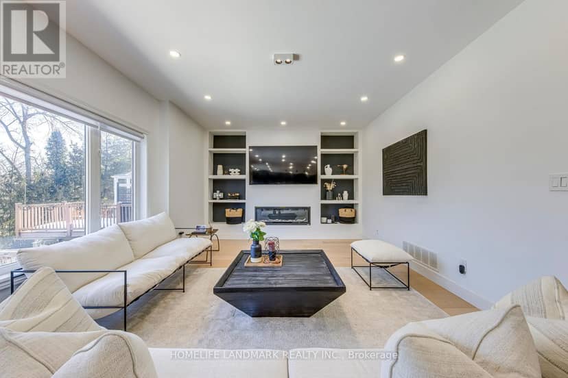 1516 Pinery Crescent — photo 12 of 40