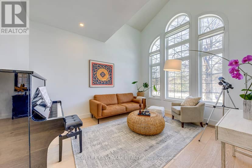 1516 Pinery Crescent — photo 4 of 40
