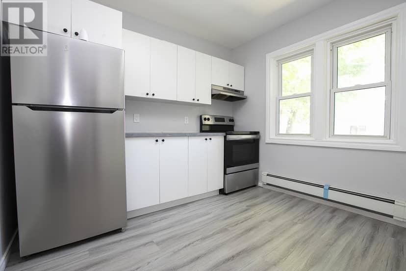 344 Wellington ST E — photo 14 of 40