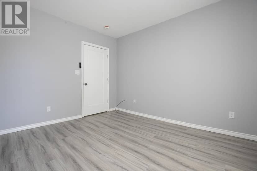 344 Wellington ST E — photo 18 of 40