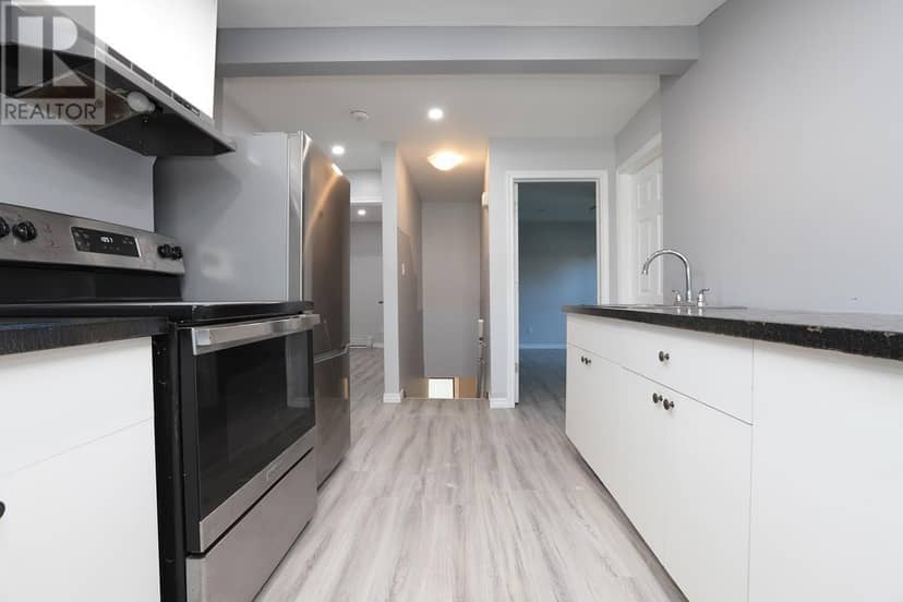 344 Wellington ST E — photo 37 of 40