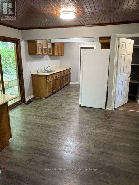 345 Smith Street — photo 5 of 15