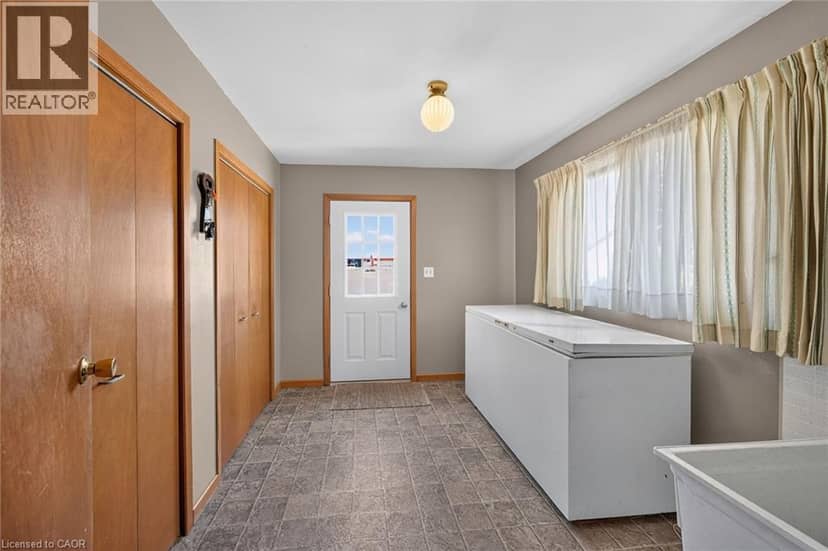 833 LYNN VALLEY Road — photo 13 of 40