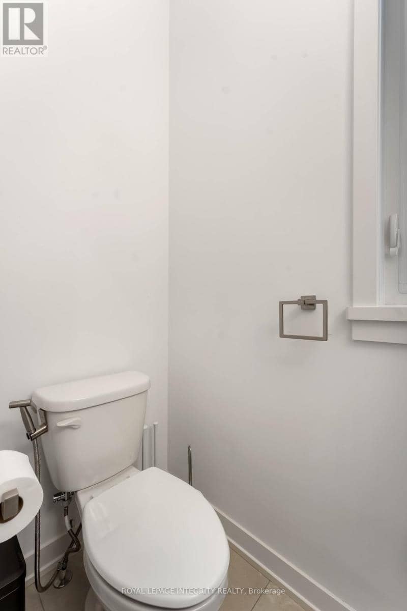221 Finsbury Avenue — photo 20 of 40