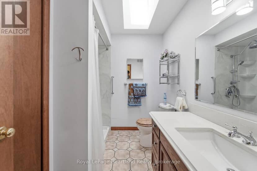 24 Leonard Drive — photo 16 of 40