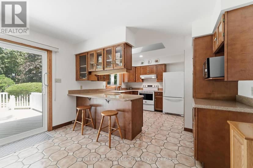 24 Leonard Drive — photo 9 of 40