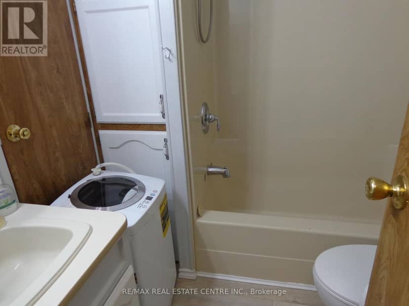 422 - 1652 Puddicombre Road — photo 12 of 35