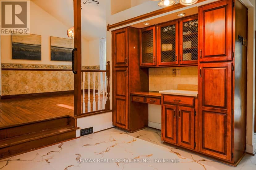 1045 Tremaine Avenue S — photo 30 of 40