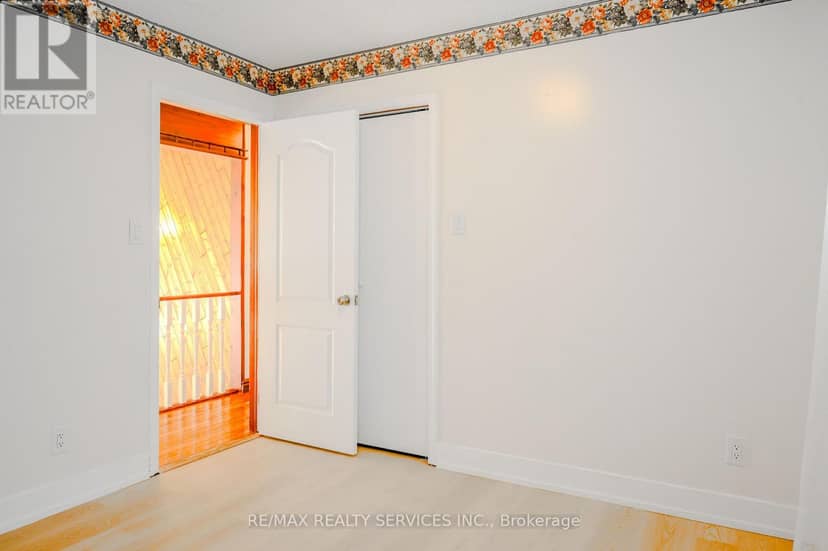 1045 Tremaine Avenue S — photo 36 of 40