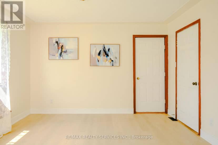 1045 Tremaine Avenue S — photo 40 of 40