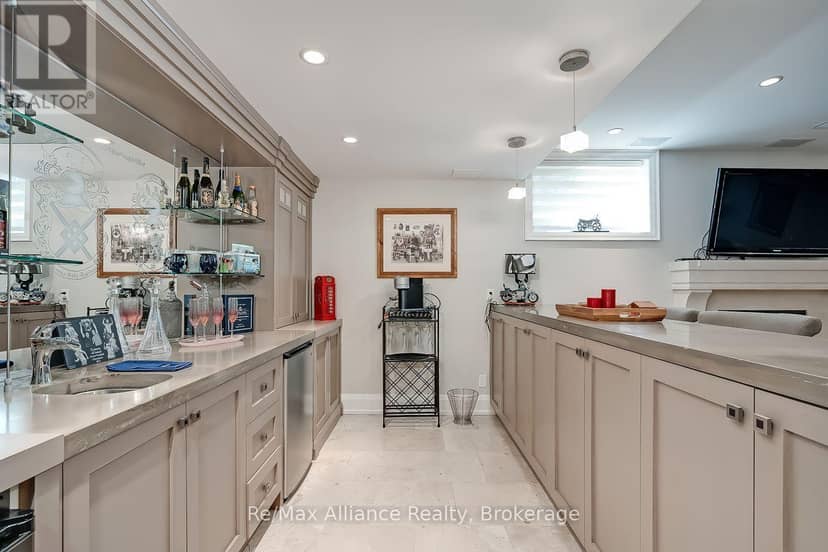 379 River Side Drive — photo 33 of 40