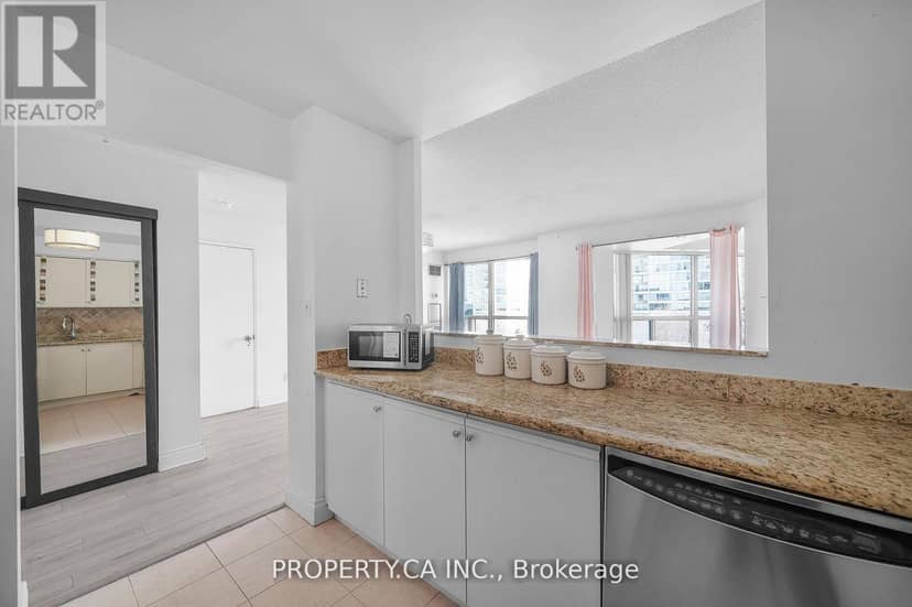 526 - 2267 Lake Shore Boulevard W — photo 11 of 29