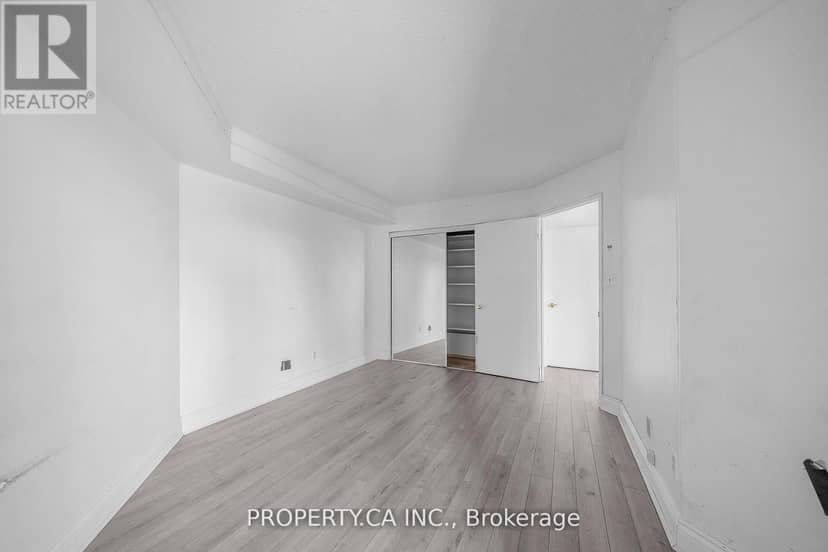 526 - 2267 Lake Shore Boulevard W — photo 17 of 29
