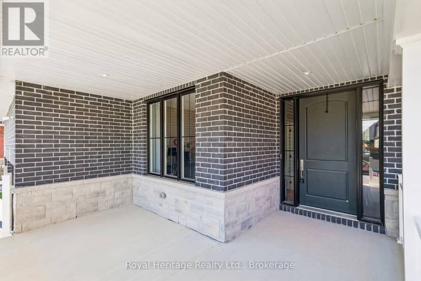 55 Harry Lee Crescent — photo 3 of 29