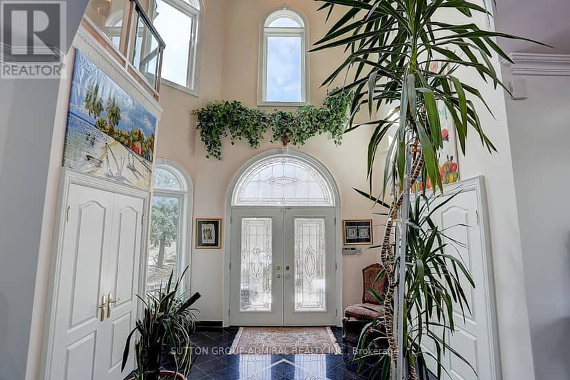 206 Arnold Avenue, Vaughan, photo 3