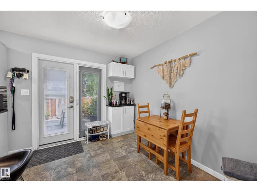 156 Clareview Rd NW — photo 19 of 40