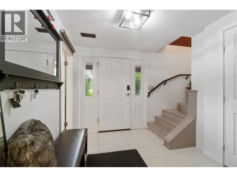 309 GLOUCESTER COURT, Coquitlam, photo 2
